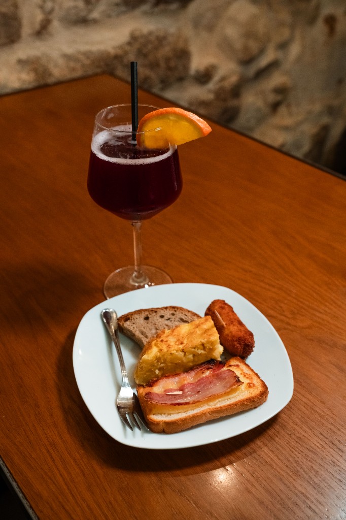 O Completo: tortilla, panceta y croqueta